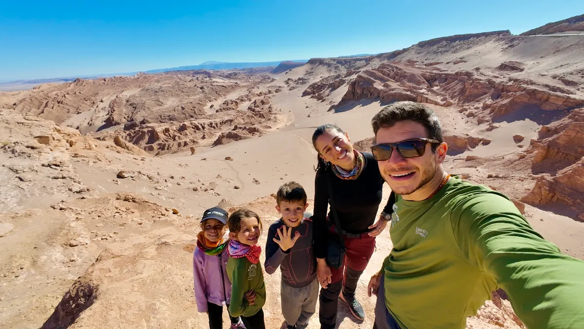 Casal e três filhos embarcam em aventura de bicicleta na América do Sul