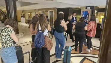 Fila para recepção de hotel em Curitiba
