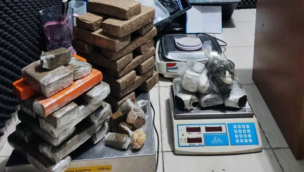 Drogas e materiais encontrados em laboratório na Grande Curitiba
