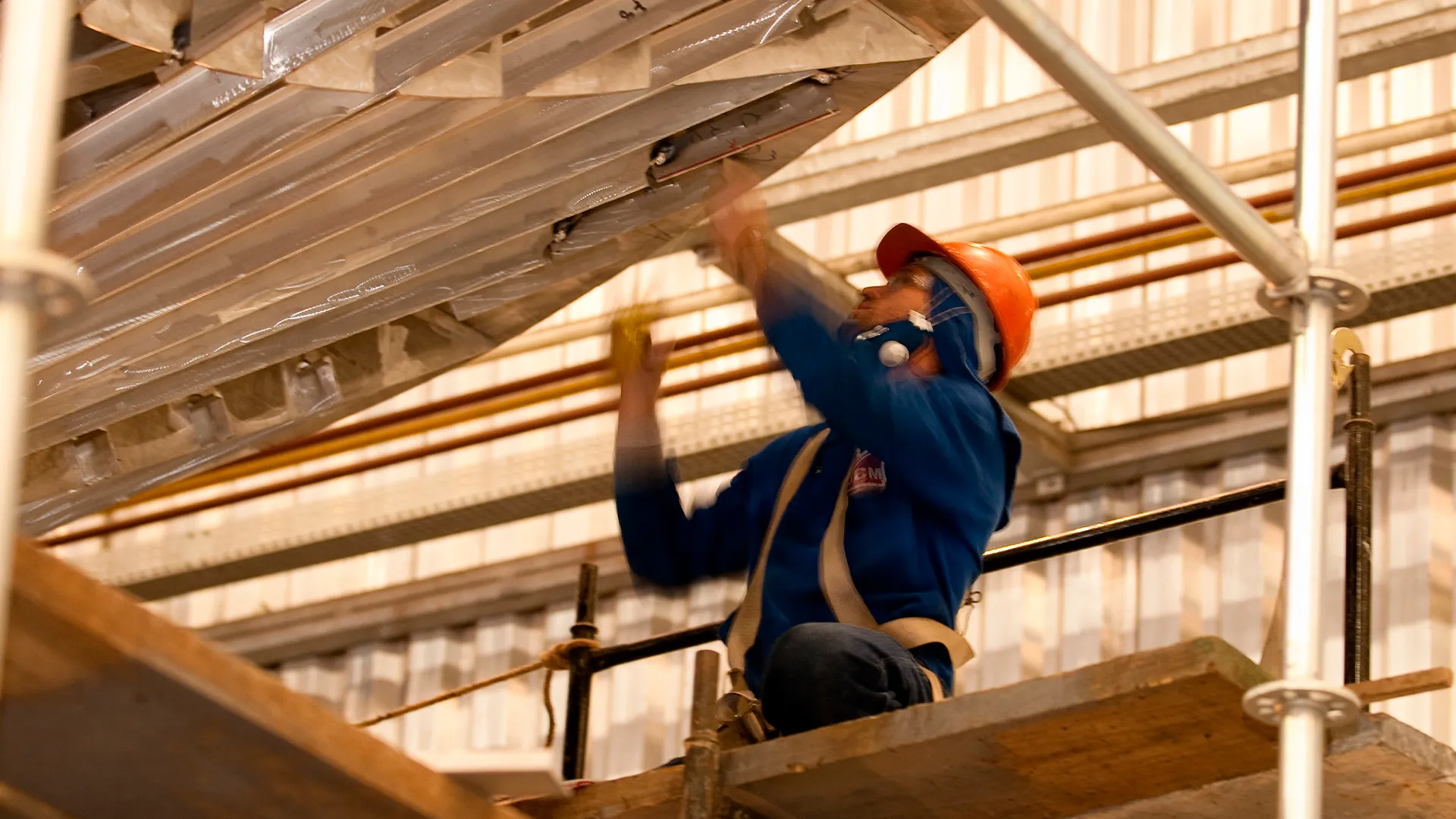 A durabilidade dos revestimentos reduz a necessidade de reparos frequentes, minimizando custos operacionais