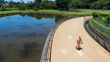 Parque Barigui, em Curitiba, em dia de calor