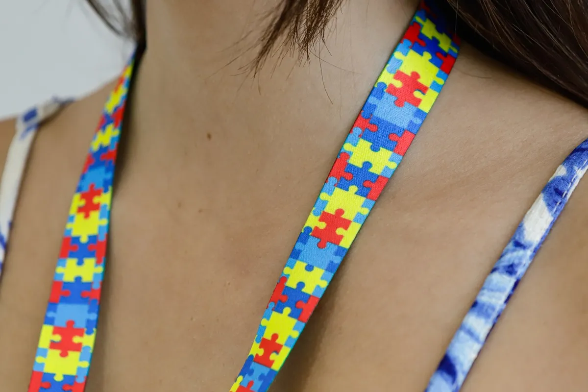 Cordão utilizado por pessoas com autismo