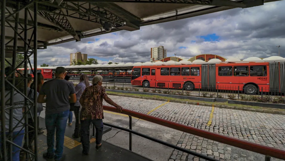 Terminais do Capão Raso e Hauer vão ser ligados por nova linha de ônibus