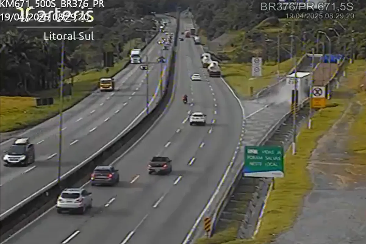 Área de escape da BR-376, no litoral do Paraná