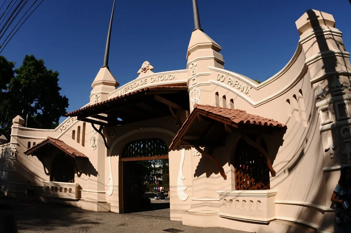 Portal da PUCPR no campus Curitiba