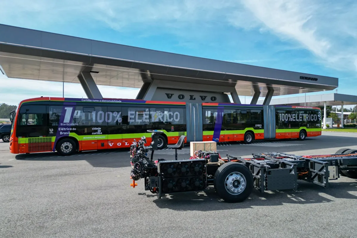 Curitiba produz primeiro ônibus biarticulado 100% elétrico