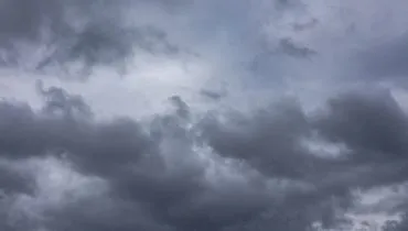 céu nublado, com nuvens escuras