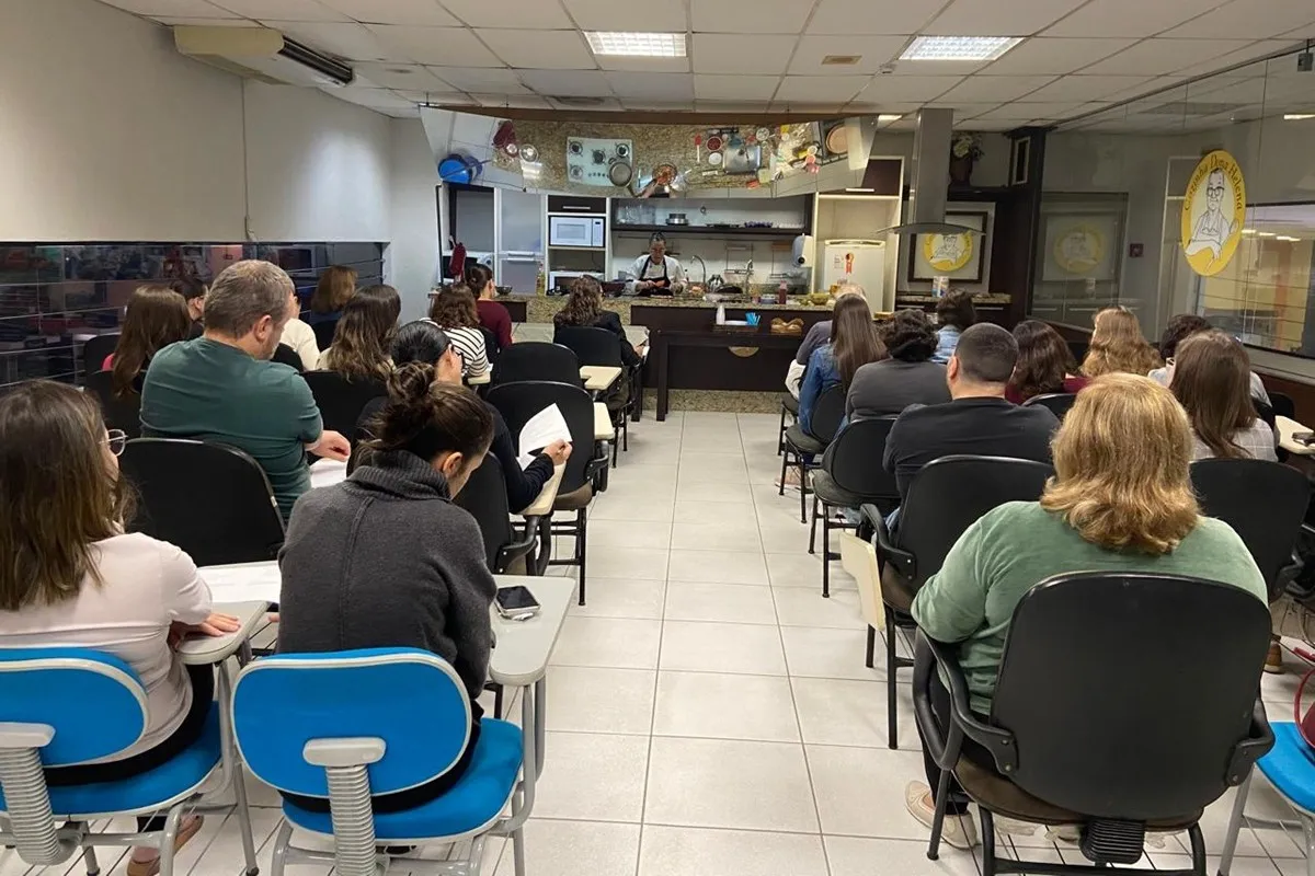 Cozinha Dona Helena, nos supermercados Angeloni