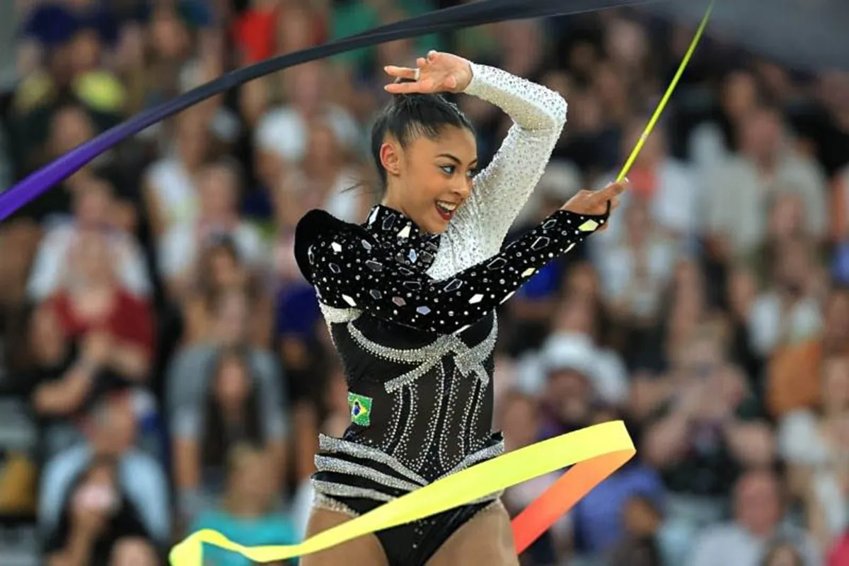 Bárbara Domingos se apresenta em Campeonato de Ginástica em Curitiba