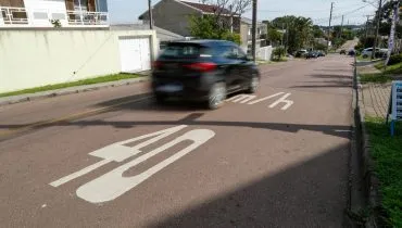 Esquina da rua Olga de Araújo Espindola com a Coronel Herculano de Araújo, Novo Mundo, em Curitiba