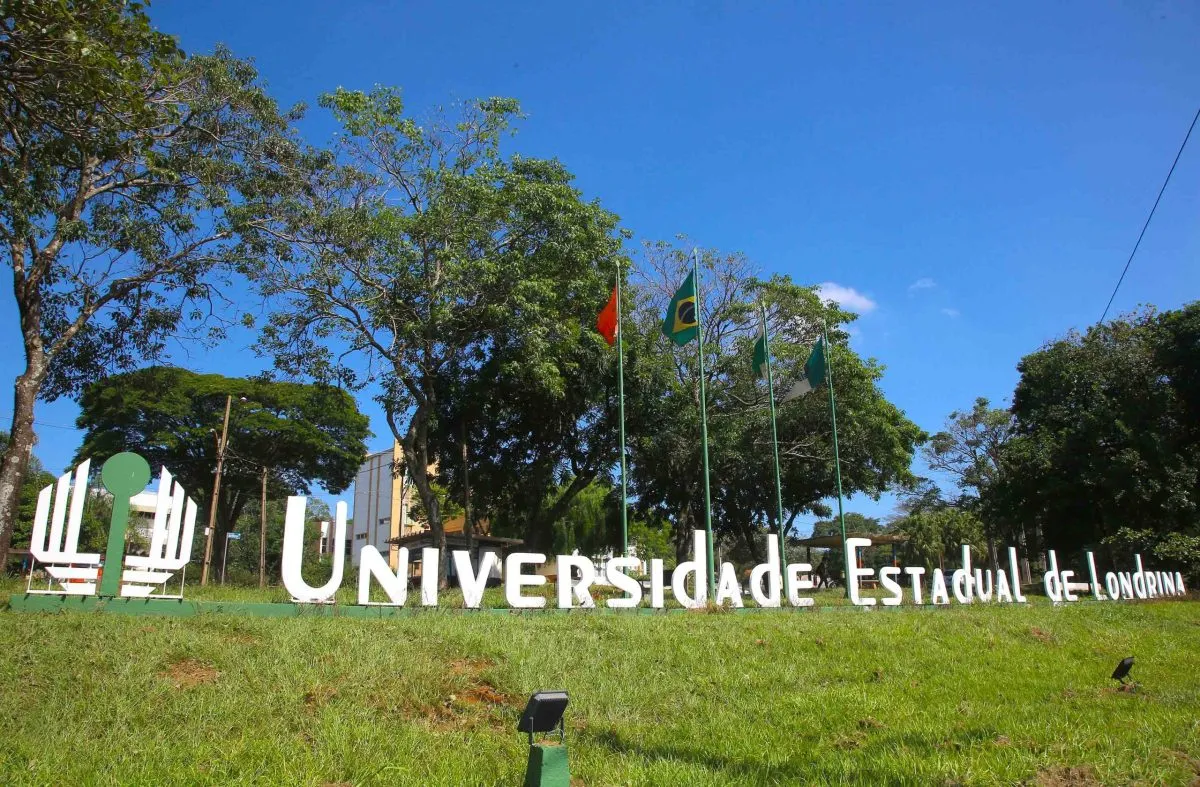 Fachada da Universidade Estadual de Londrina (UEL), no Paraná