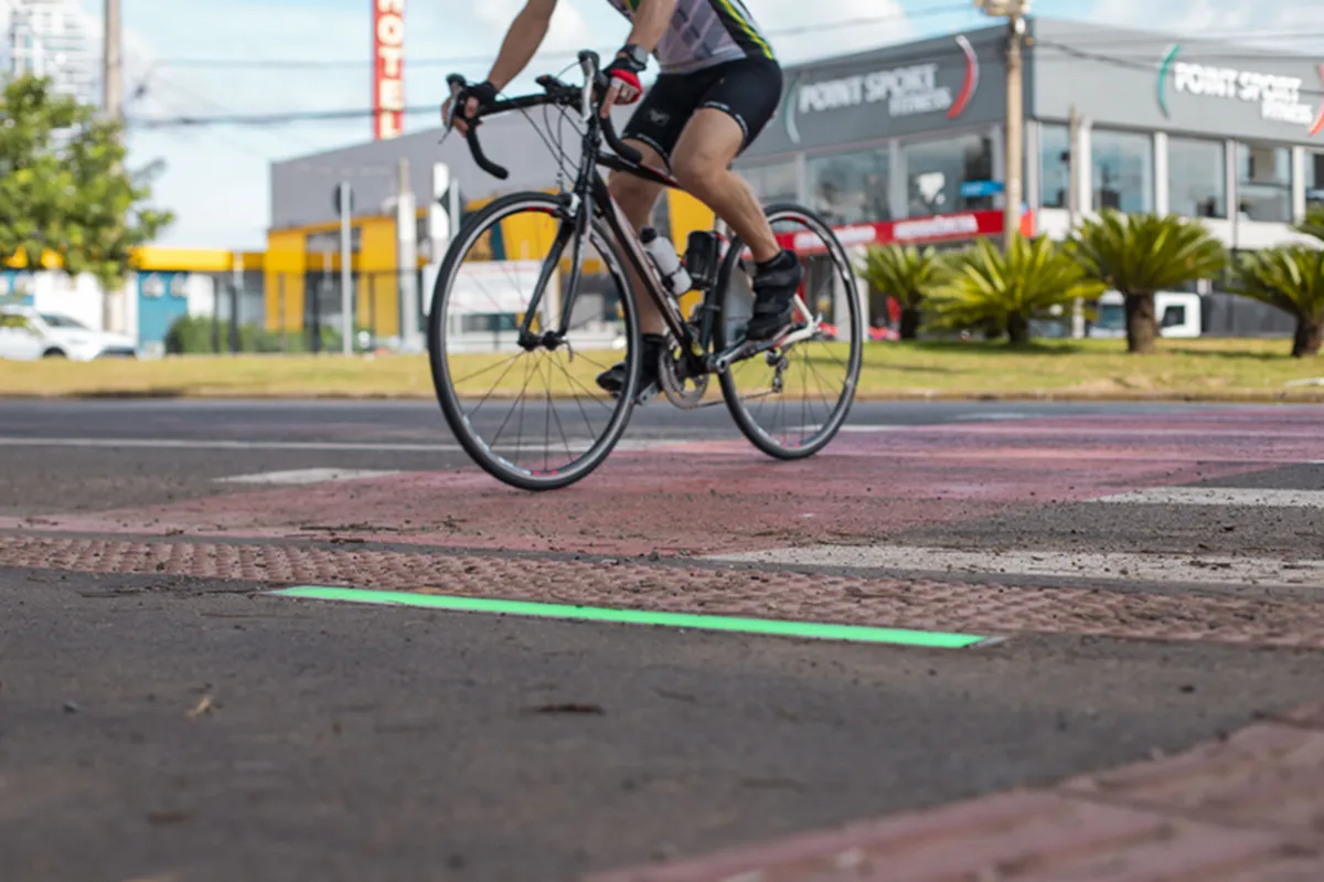 Barra de led em cruzamento de Curitiba