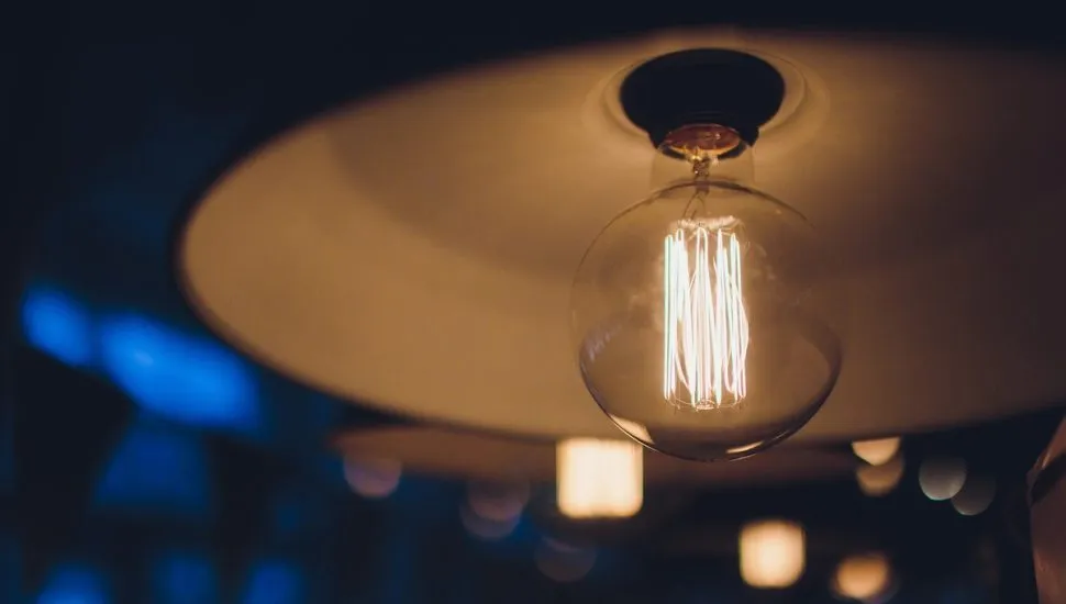 Isenção da conta de luz é ampliada para mais brasileiros