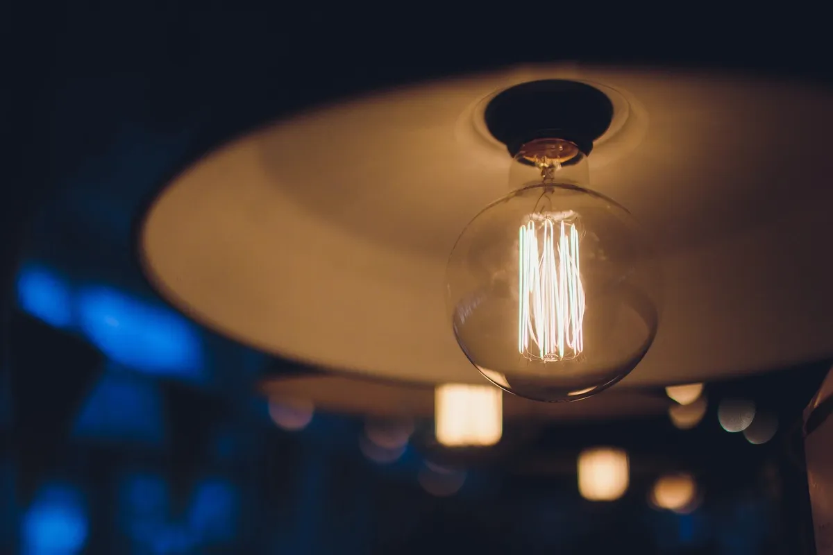 Isenção da conta de luz é ampliada para mais brasileiros