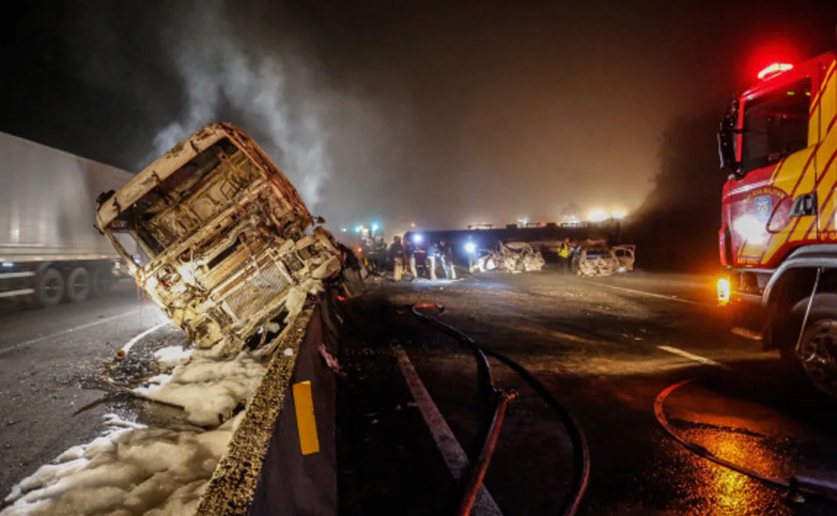 Caminhão-tanque explodiu na BR-277, em julho de 2016.