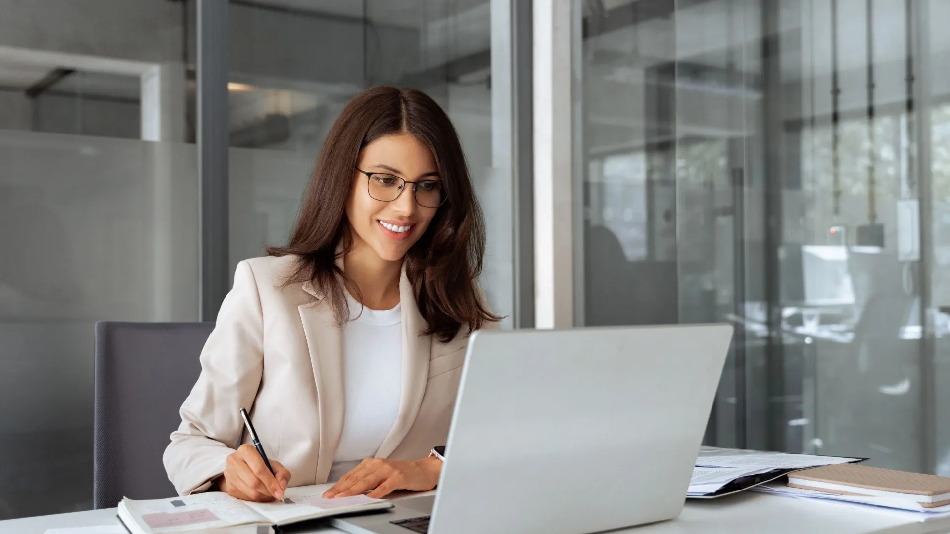 A Profit oferece apoio gerencial, fornece informações precisas e confiáveis que permitem aos empresários tomarem decisões mais assertivas e tornar o seu negócio mais competitivo e eficiente