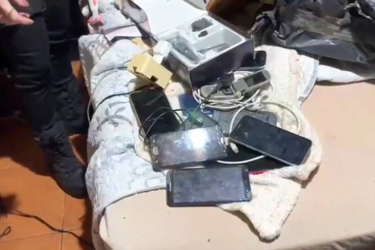 Imagem mostra parte das diligências cumpridas por policiais na operação.