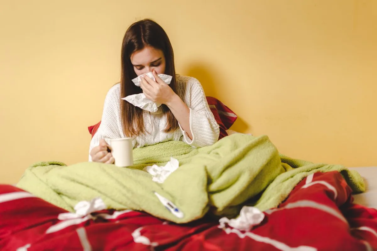 Nariz entupido, dor no corpo e tosse? Veja o que fazer para aliviar os sintomas sem sair de casa