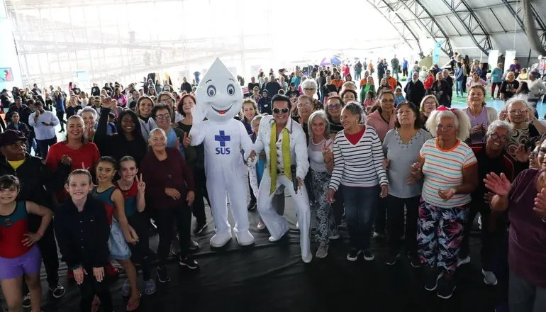 O Zé Gotinha, símbolo das campanhas de vacinação, também marcou presença no Boqueirão: moradores aproveitaram para se vacinar.