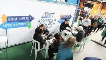 Moradores do Boqueirão e bairros vizinhos, em Curitiba, aproveitaram para buscar vários serviços oferecidos na primeira edição da Assembleia nos Bairros.
