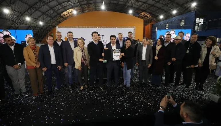 Solenidade da sessão especial da Assembleia nos Bairros, no Terminal do Carmo, no bairro do Boqueirão, em Curitiba. 