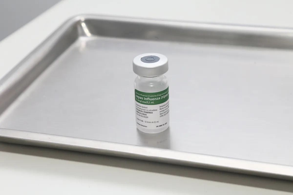 Vacina da gripe chega a supermercados, quartel e empresas