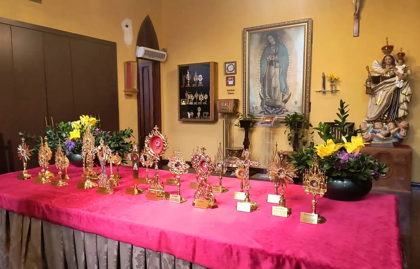 Relíquias de Santos, acervo da Associação Evangelizar é Preciso.