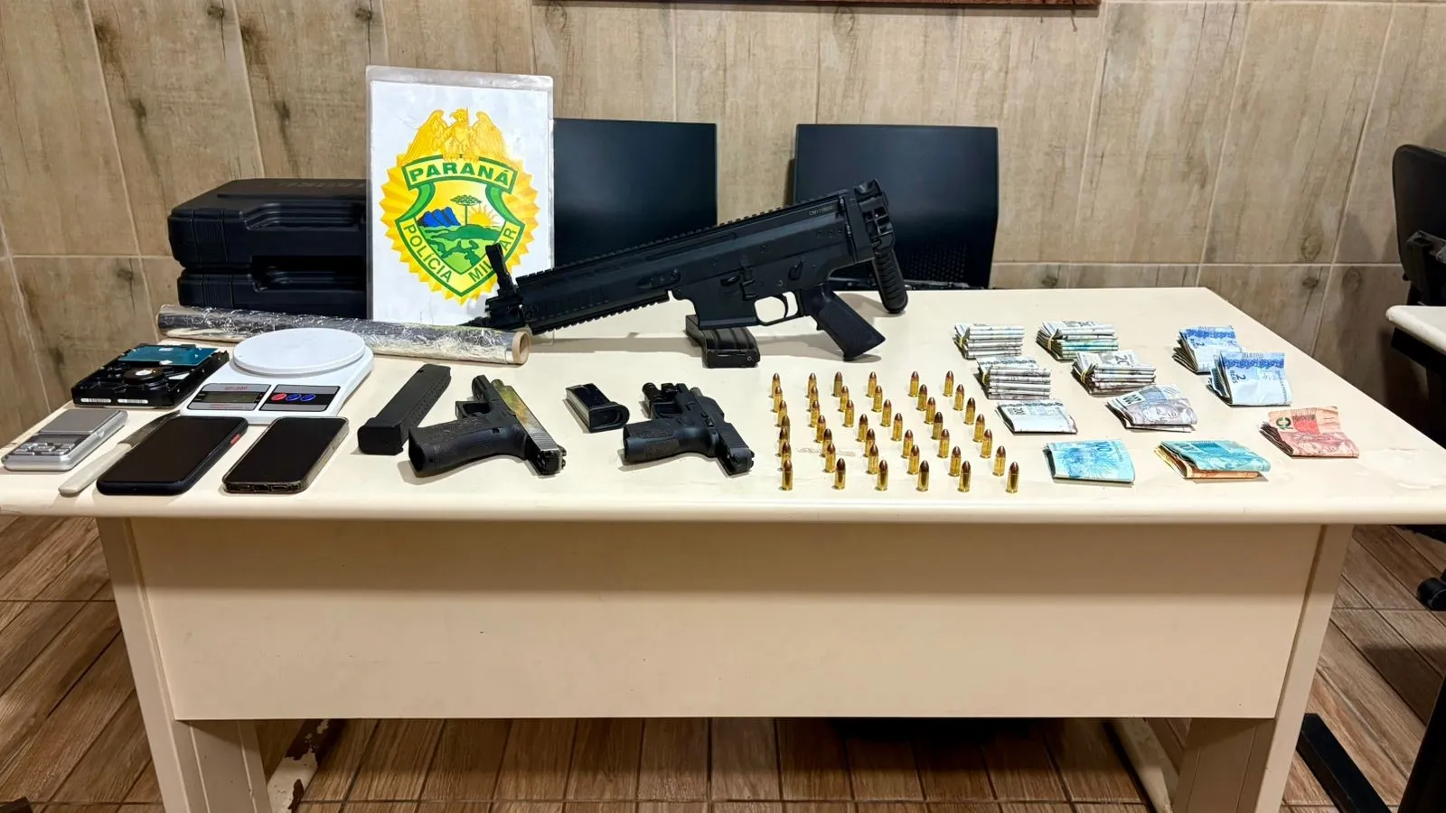 Apreensão de munições e dinheiro em Pontal do Paraná.