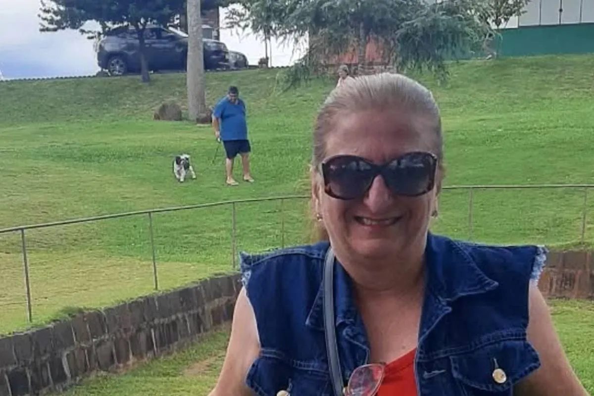 Imagem mostra a Professora Rosana Bobato, que morreu em uma escola de Curitiba.