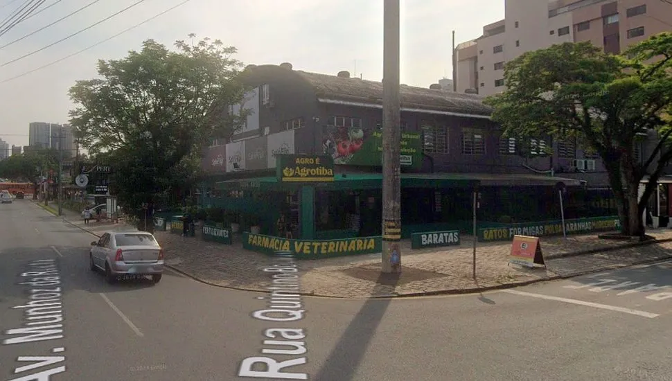 Foto mostra fachada da antiga loje da Agrotiba.