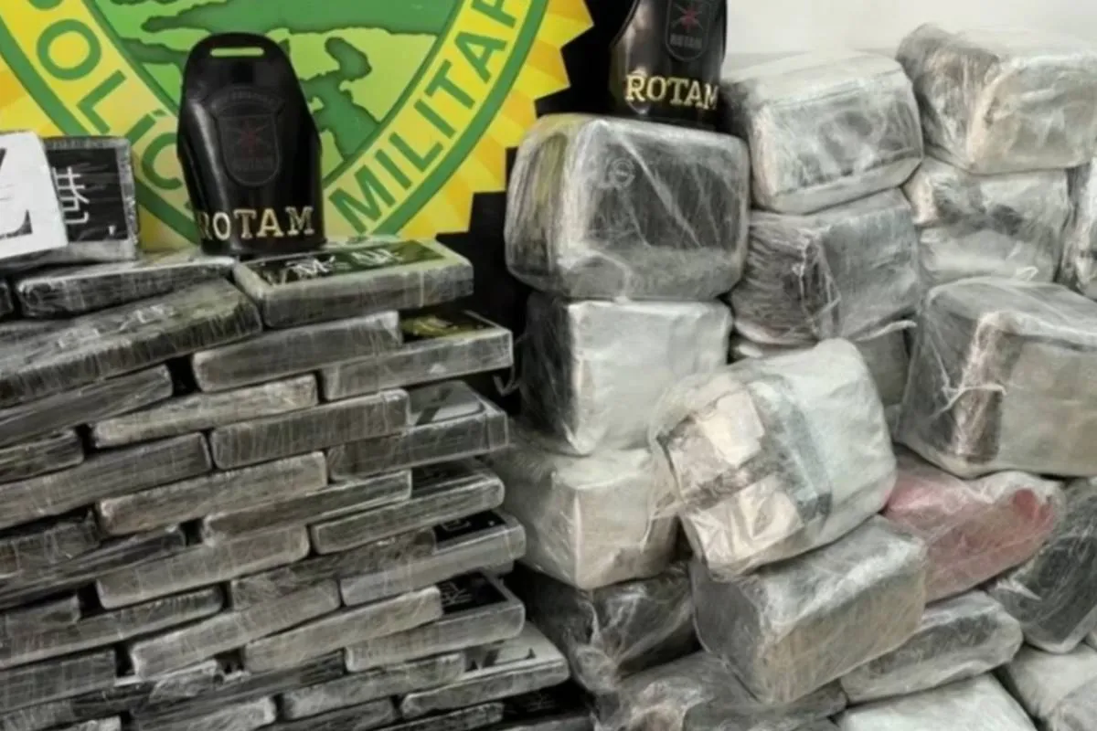 Imagem mostra aprenssão de grande quantidade de pasta base de cocaína em Curitiba