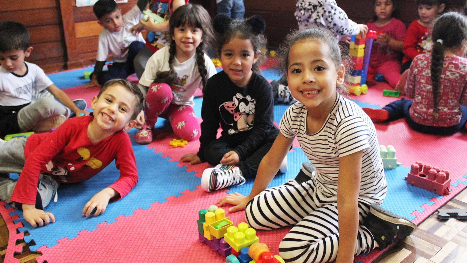 A renda do Hotel Estância Betânia é totalmente revertida para projetos sociais da Irmandade Betânia, como escolas que acolhem e educam crianças em situação de vulnerabilidade social em Curitiba e Colombo