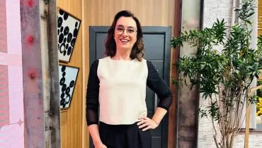 Imagem mostra a apresentadora Catia Fonseca