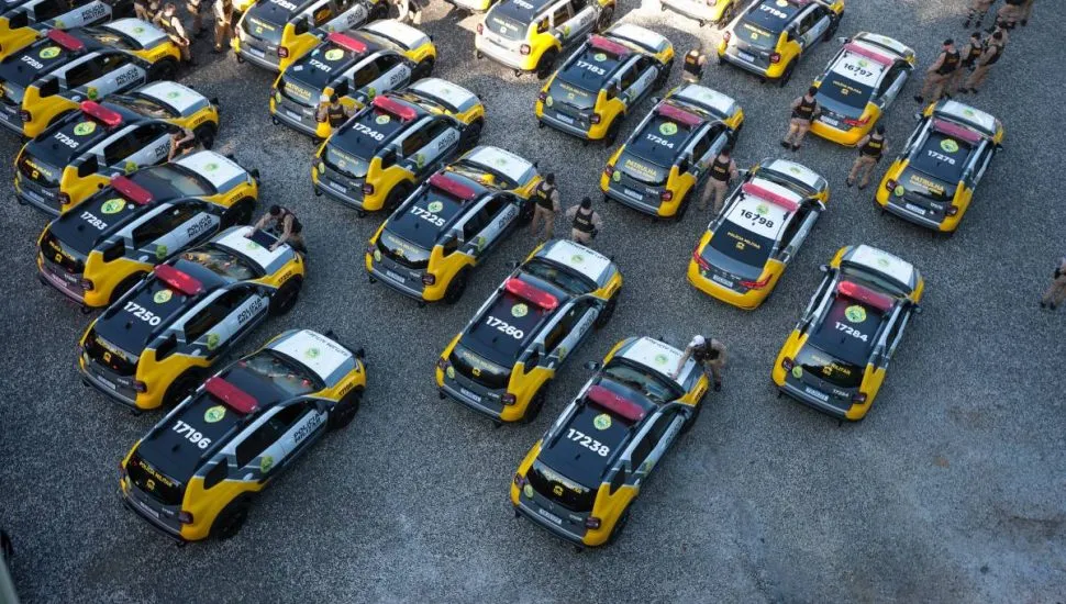 Imagem mostra novas viaturas da PM no Paraná.
