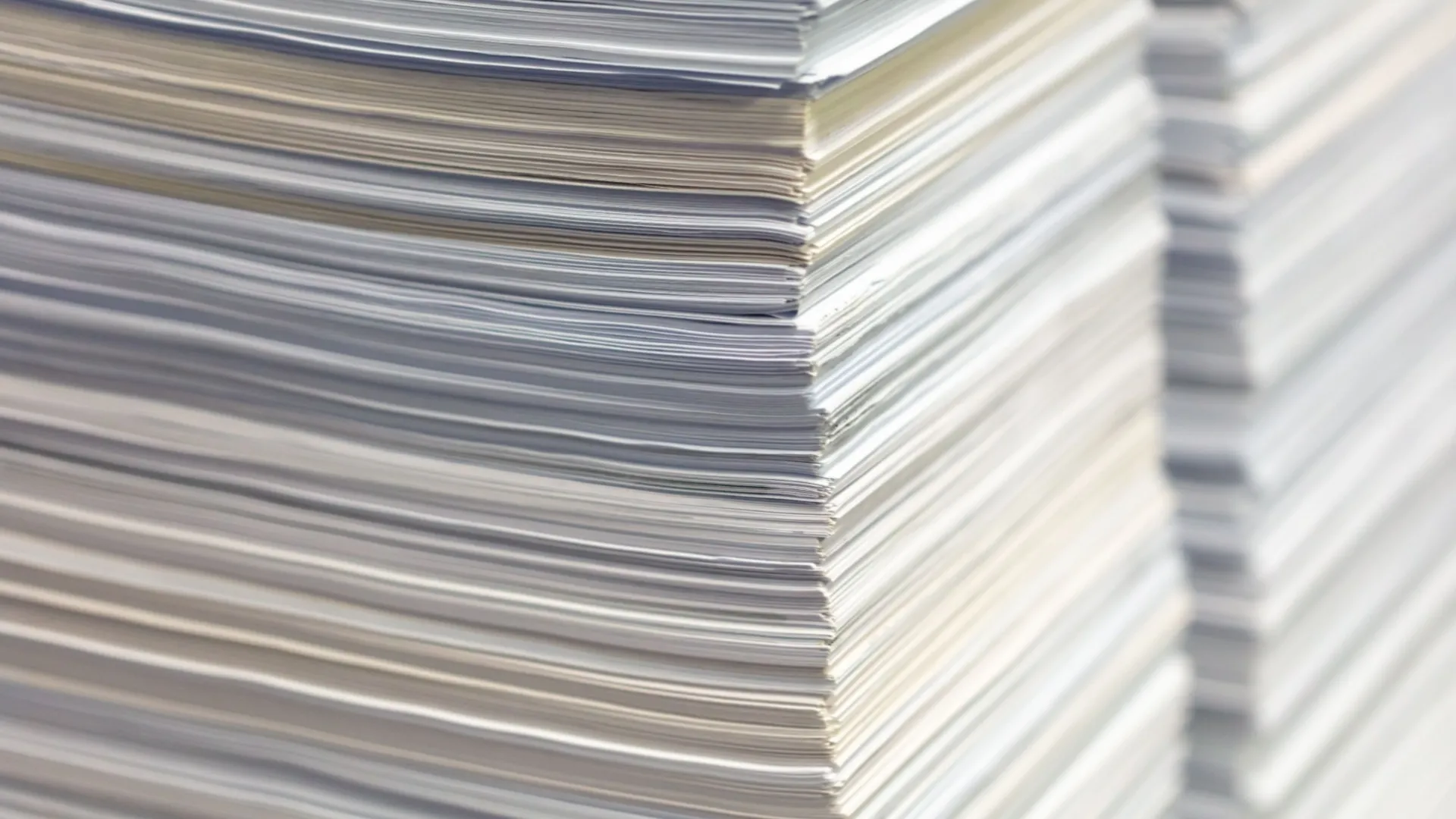 A umidade é uma das principais vilãs quando o assunto é a conservação de documentos.