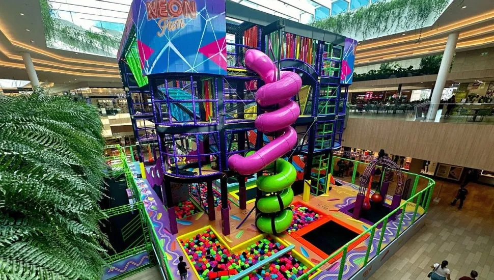 foto mostra estrutura montada na praça central do Jockey Plaza