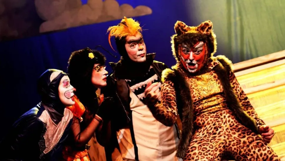 Imagem mostra um momento da peça Arca de Noé