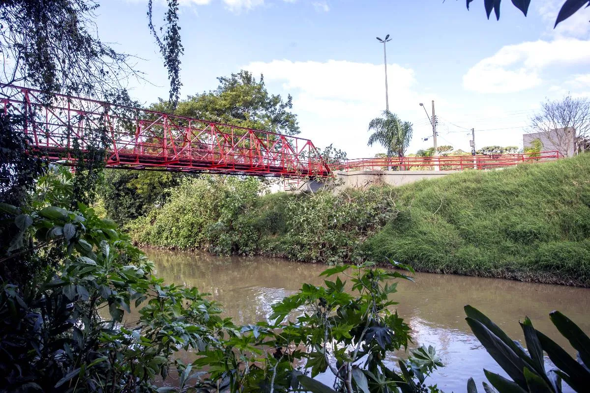 Trecho do Rio Barigui que passa pelo Fazendinha vai ganhar a revitalização