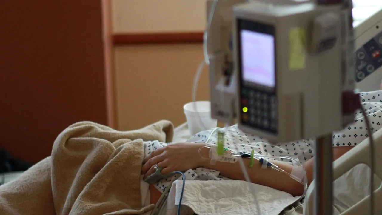 Mulher internada na UTI.