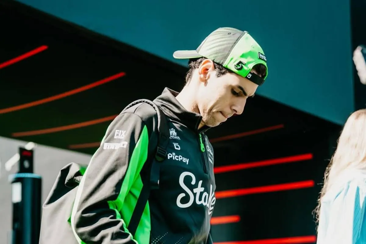 Imagem mostra o piloto Bortoleto