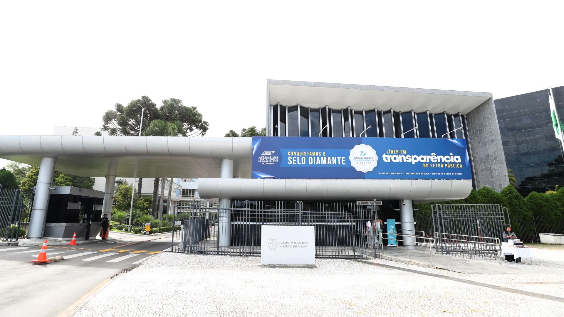 Medidas de controle e acesso à população fizeram com que a Assembleia Legislativa do Paraná subisse ao topo da transparência no Brasil