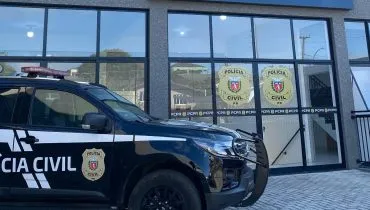 Imagem mostra uma viatura da Polícia Civil.