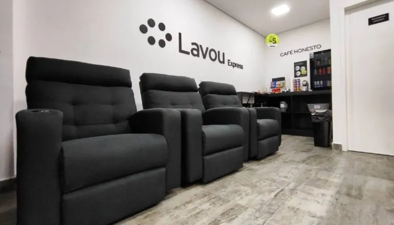 Lavanderia de Curitiba tem diferencial para quem precisa lavar as roupas neste tempo carrancudo