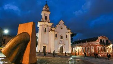 Imagem mostra a Igreja do Rosário dos Pretos de São Benedito