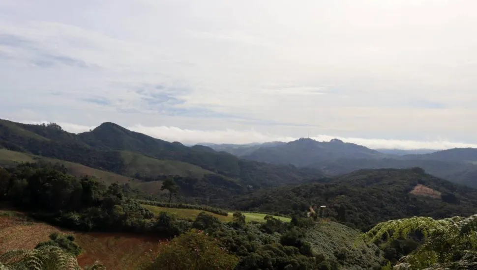 Vista do topo do Morro da Palha encanta os visitantes