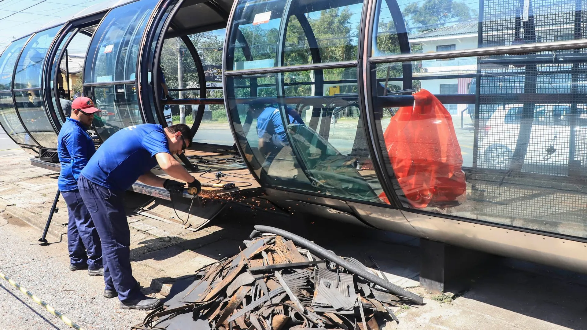 Estação-tubo em reforma