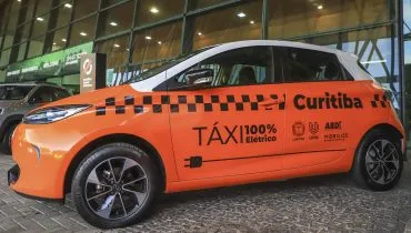 Táxi elétrico em Curitiba