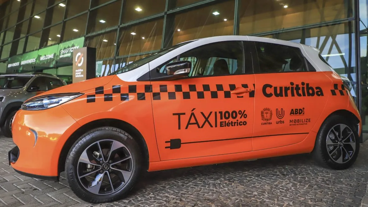 Táxi elétrico em Curitiba