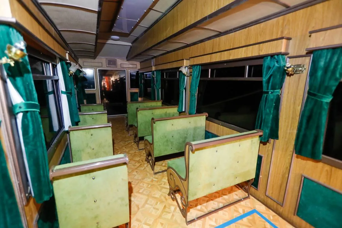 Imagem mostra detalhes do Shopping Estação, um dos mais antiggos de Curitiba.