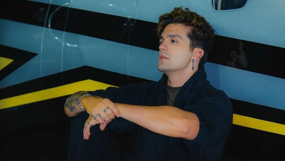 Imagem mostra Luan Santana.